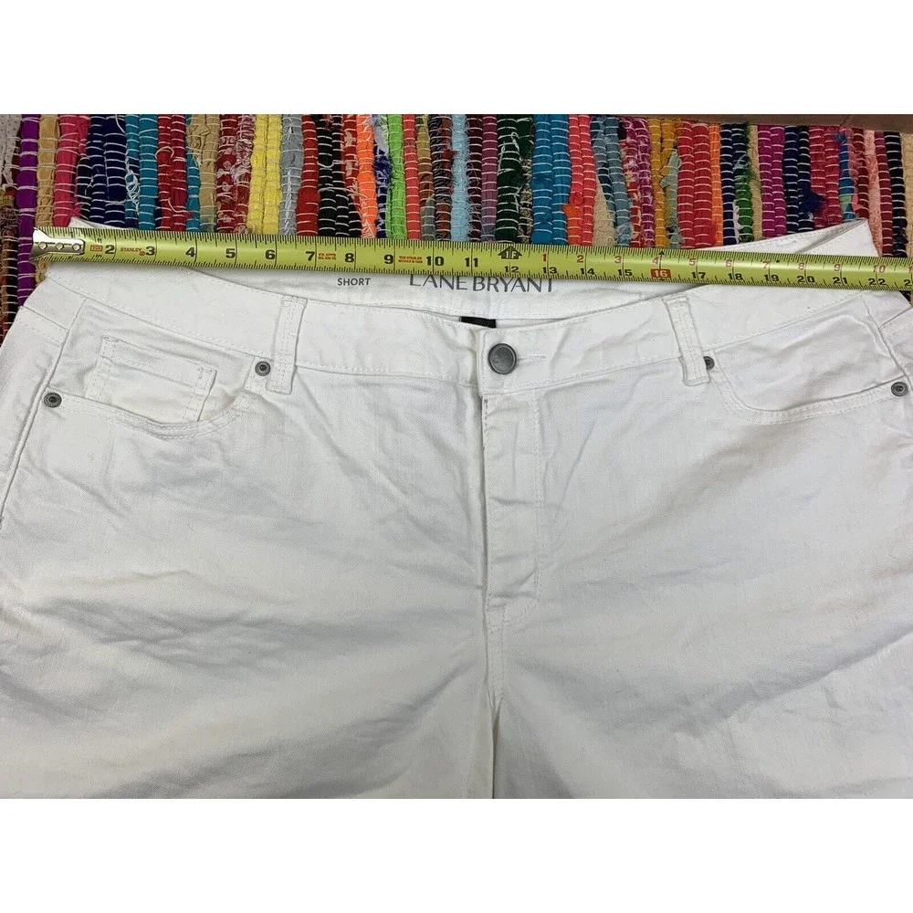 Lane Bryant White Short Shorts Womens 22 (44x5) Stretch Cuffed 5-Pocket Design - Picture 5 of 12